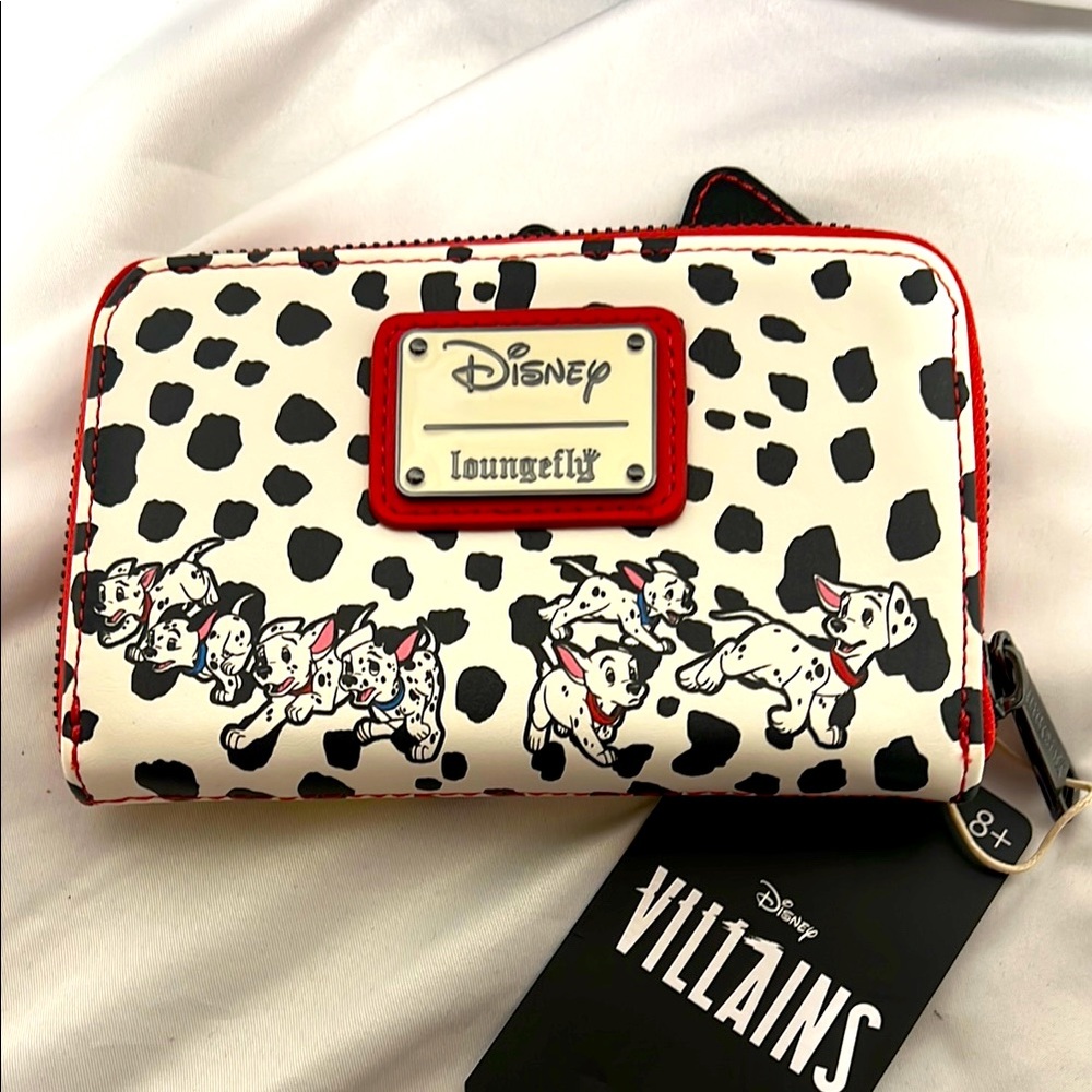 Lounge fly Disney 101 Dalmatians villains scene Cruella wallet NWT